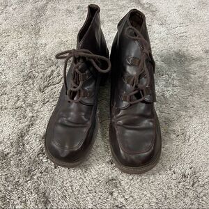 Vintage brown leather lace up shoes